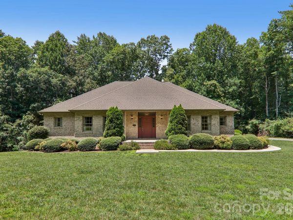 208 Arbor Lane, Hendersonville, NC 28791