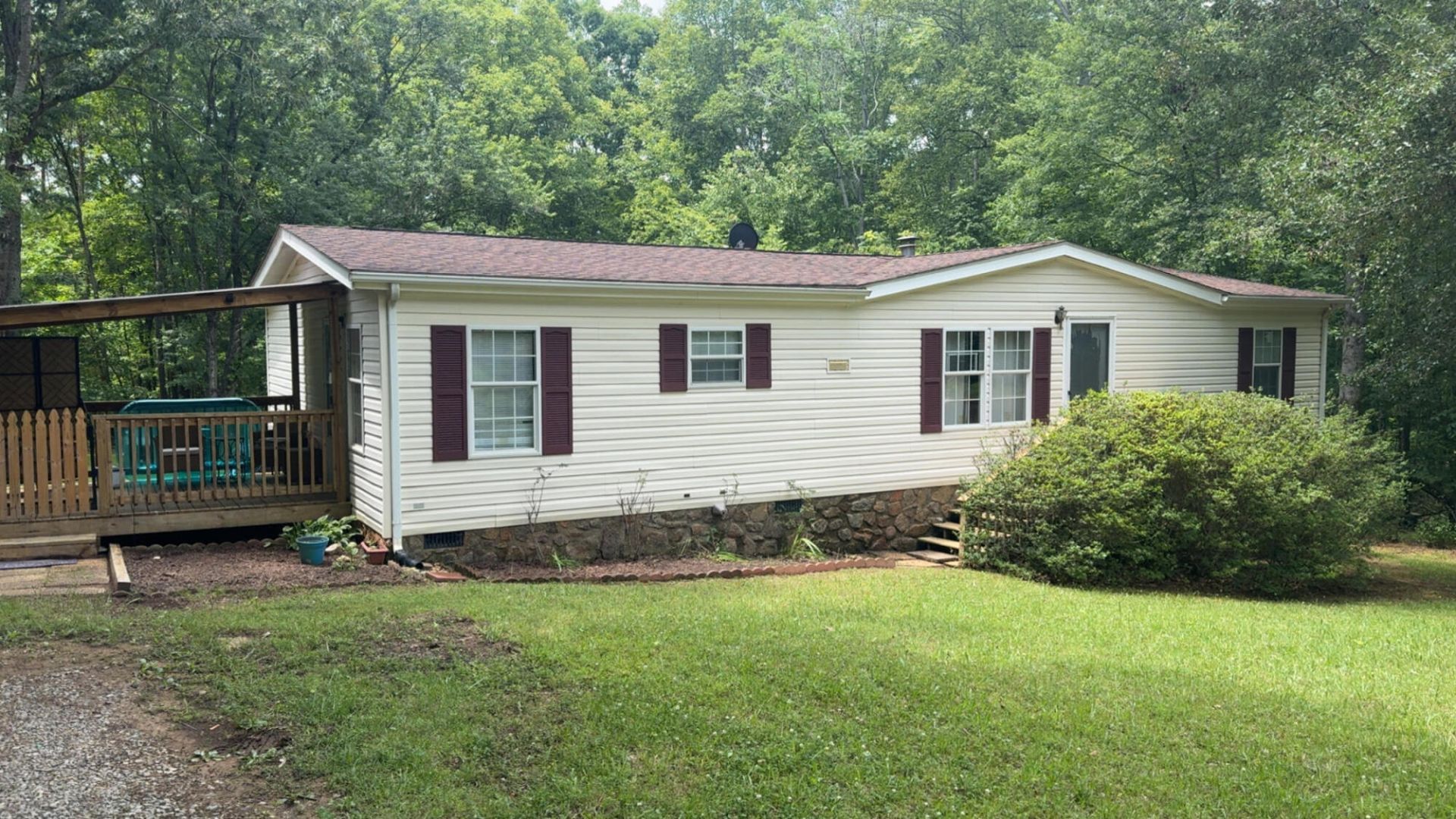 1140 Hayward Dr, Vinton, VA 24179 Main Photo