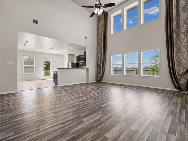 1060 Zeus CIR, Round Rock, TX 78665