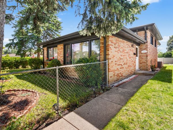 2196 Spruce Avenue , Des Plaines, IL 60018