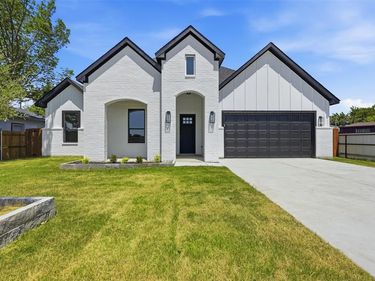 4924 Mona Lisa Street, Fort Worth, TX 76137