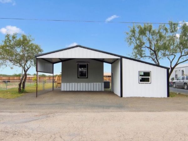 1824 UVALDE ESTATES DR, Uvalde, TX 78801