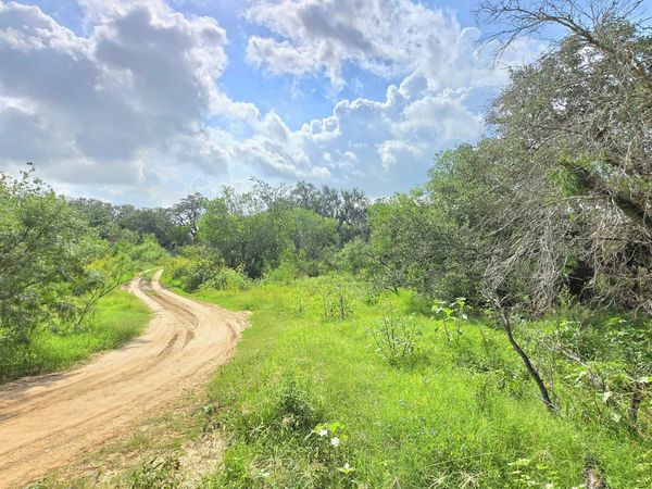 289 ZIGMOND RD, Poteet, TX 78065