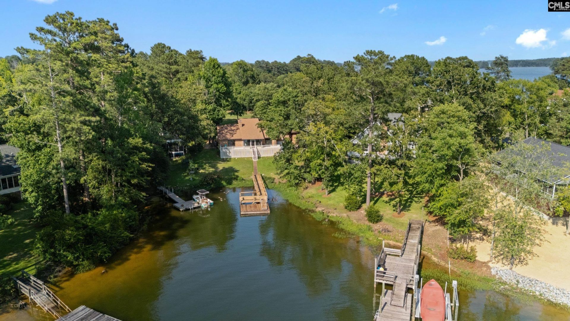 447 Edgewater Drive Photo 4