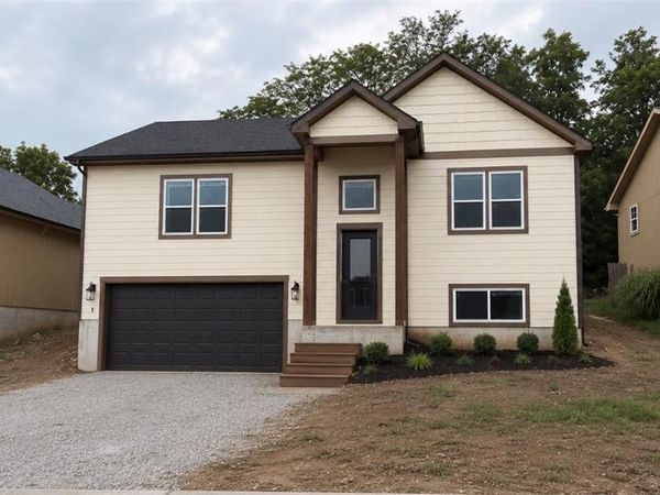 2032 W Springs Way, Excelsior Springs, MO 64024