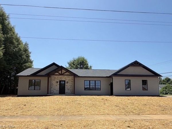 136 S Chestnut Street , Gnadenhutten, OH 44629