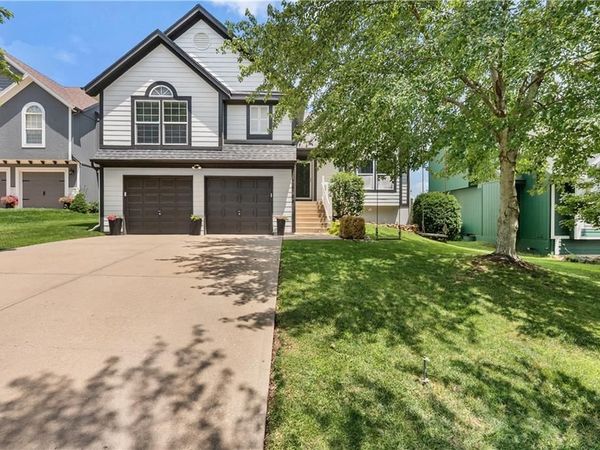 12163 S Sagebrush Drive, Olathe, KS 66061