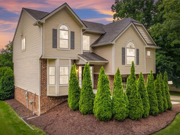 730 Leon Road, Walled Lake, Mi 48390