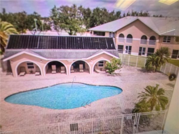 28 Cosmopolitan DR , Unit 15, LEHIGH ACRES, FL 33936