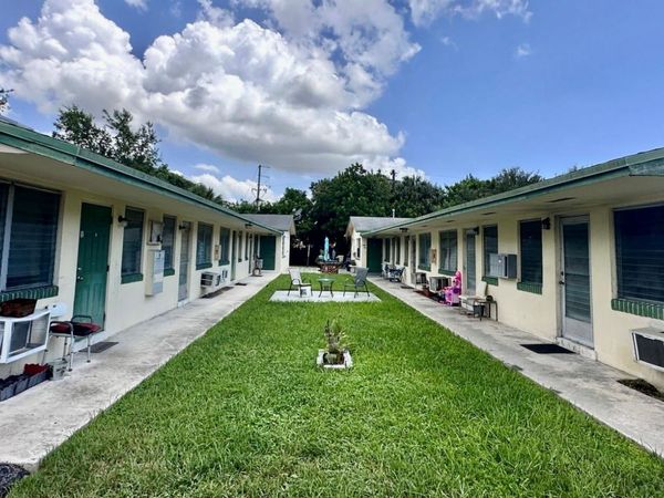 717 SE 16th Street, Unit 5, Fort Lauderdale, FL 33316