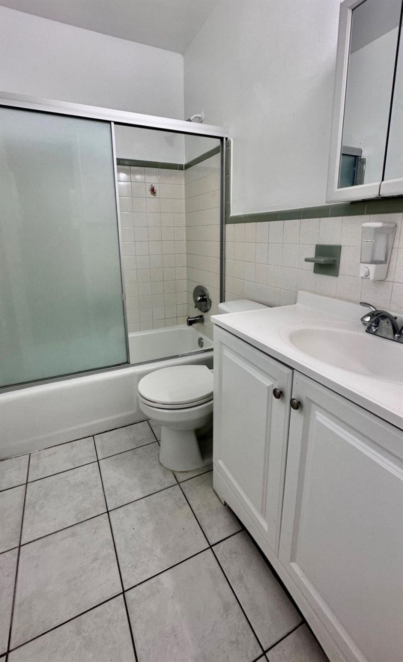 717 SE 16th Street, Unit 5, Fort Lauderdale, FL 33316 Photo