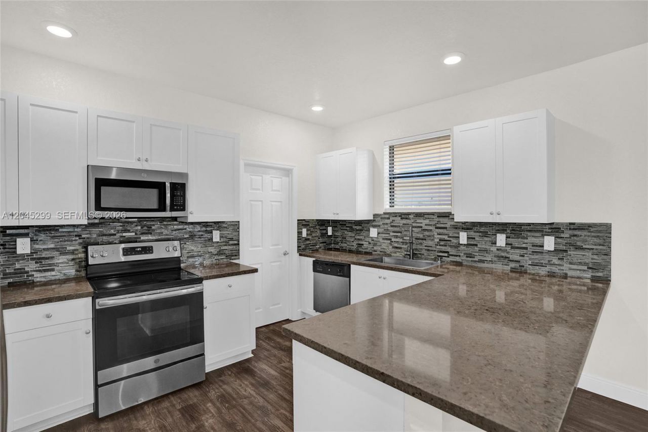 2502 NE 1st St , Homestead, FL 33033 Photo