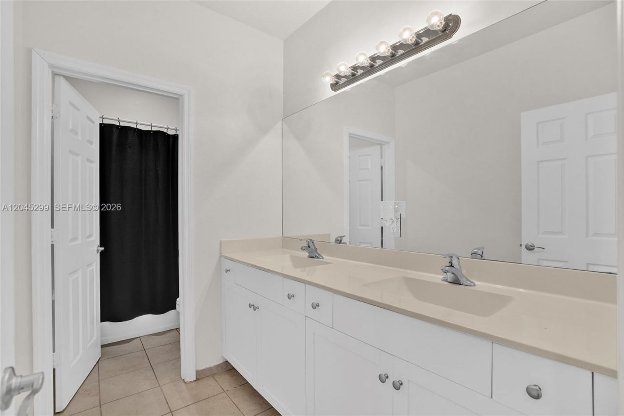 2502 NE 1st St , Homestead, FL 33033 Photo