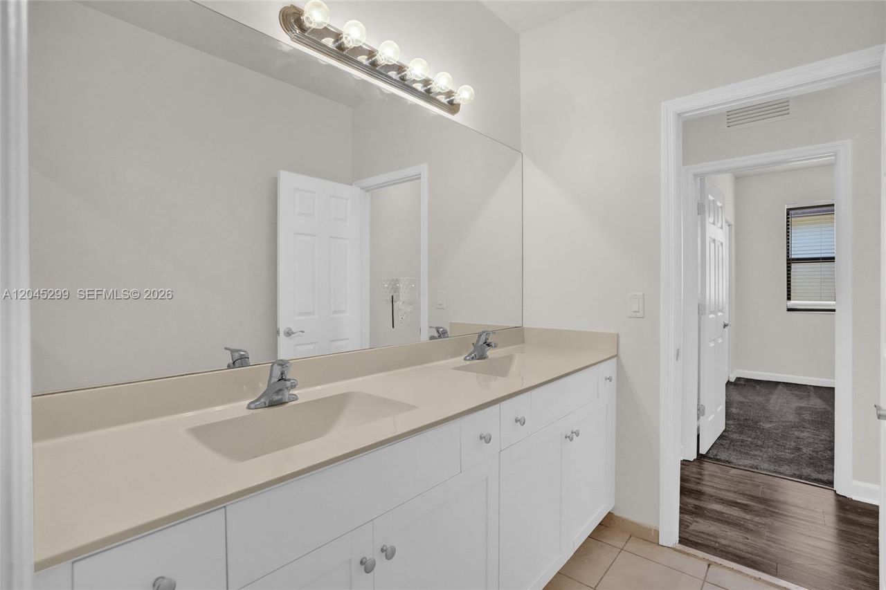2502 NE 1st St , Homestead, FL 33033 Photo