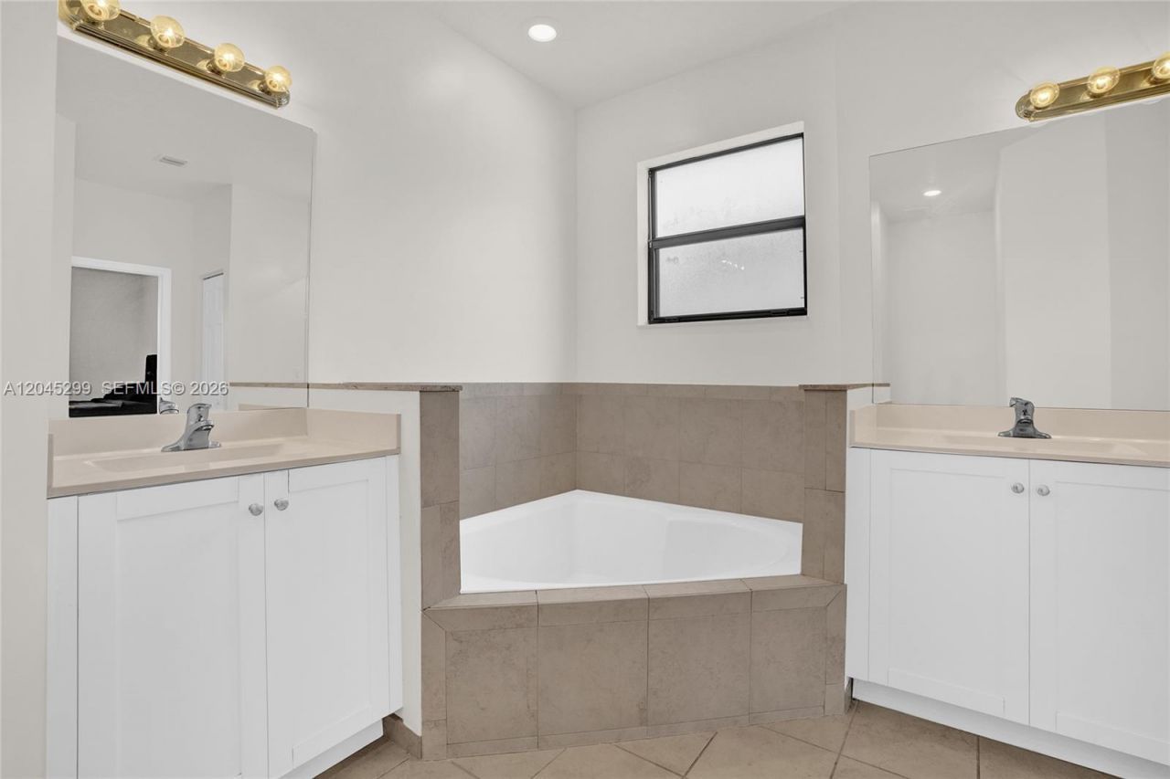 2502 NE 1st St , Homestead, FL 33033 Photo