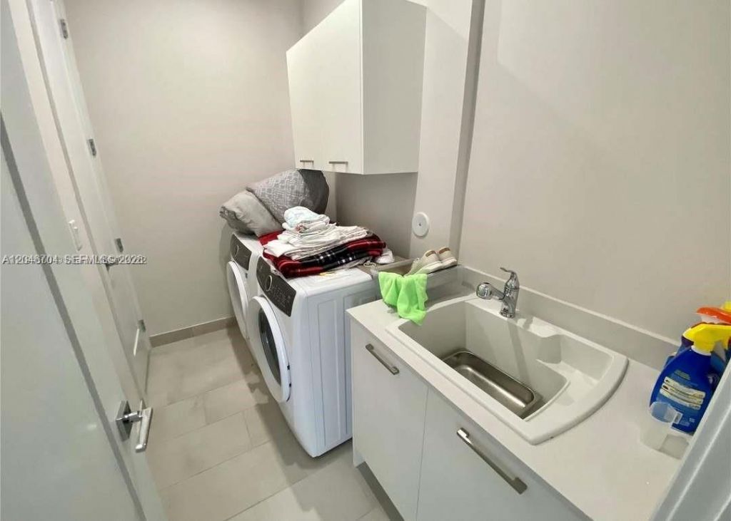8256 NW 48th Ter, Doral, FL 33166 Photo