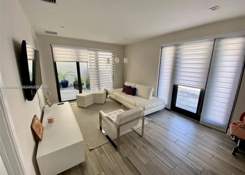 8256 NW 48th Ter, Doral, FL 33166 Photo