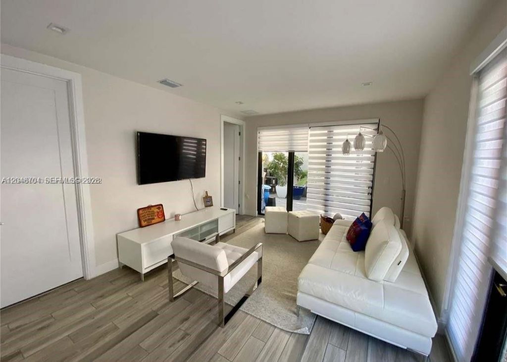 8256 NW 48th Ter, Doral, FL 33166 Photo