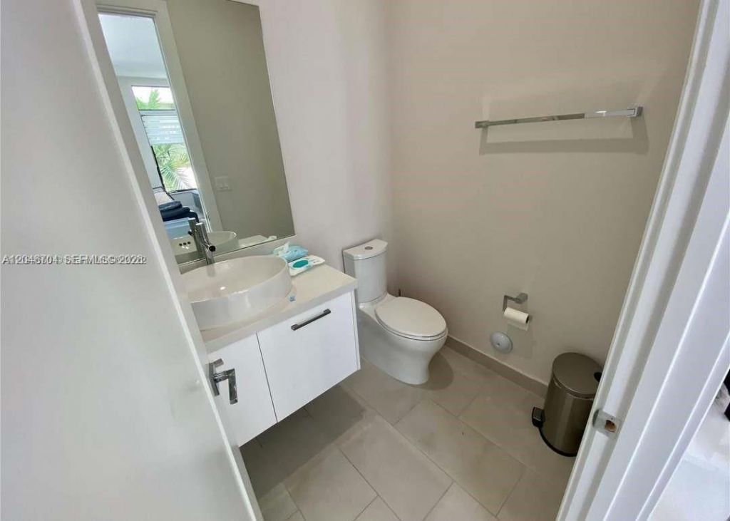8256 NW 48th Ter, Doral, FL 33166 Photo