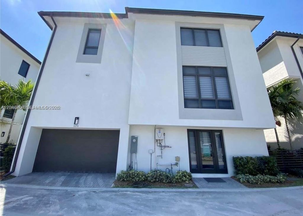 8256 NW 48th Ter, Doral, FL 33166 Photo