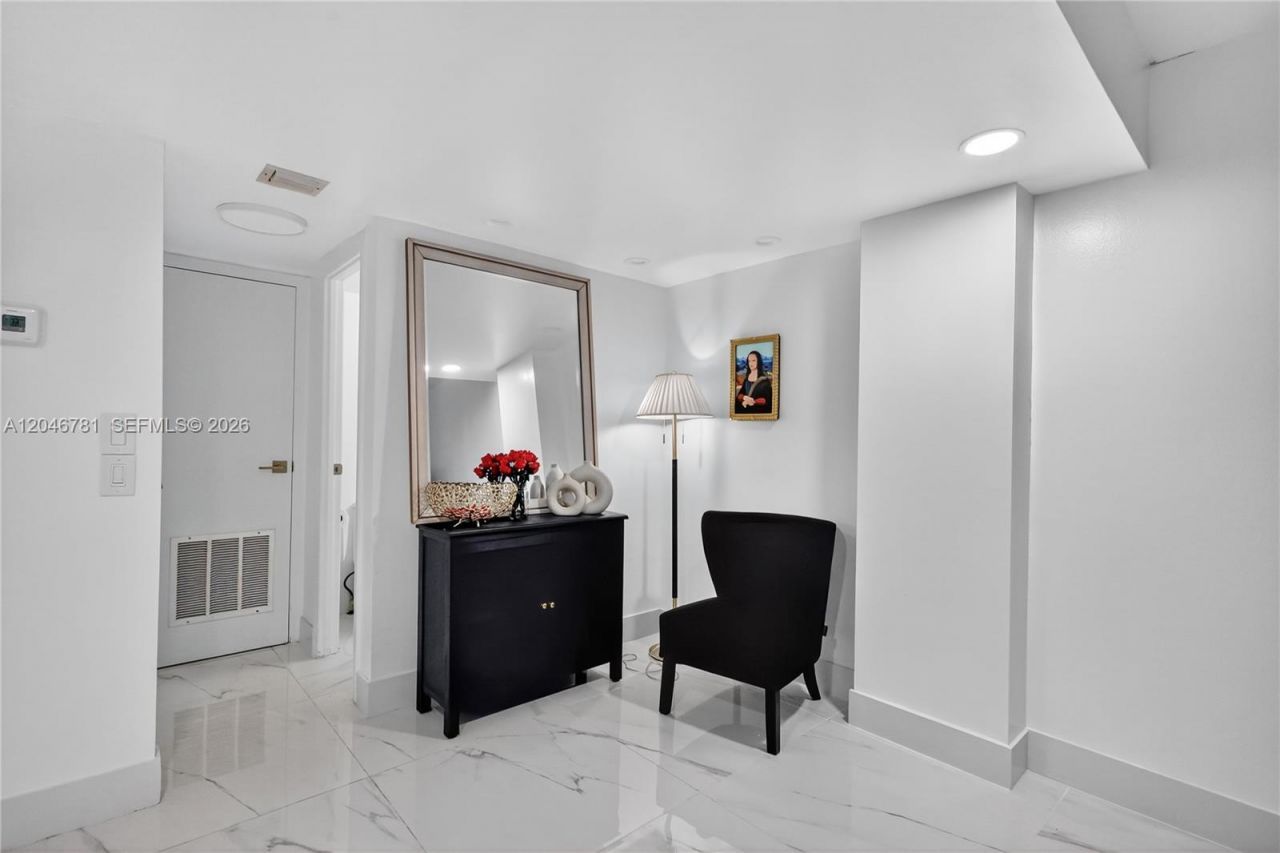 3401 N Country Club Dr , Unit 109, Aventura, FL 33180 Photo