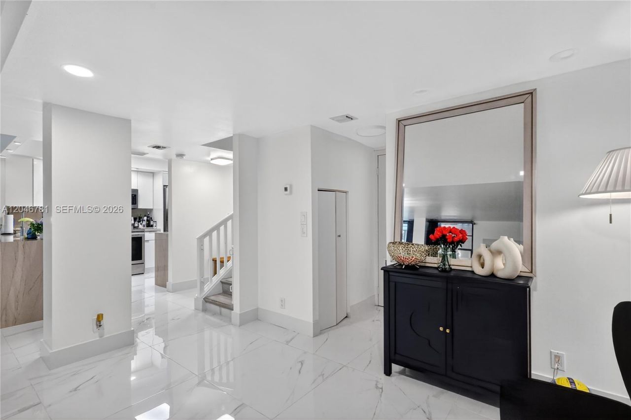 3401 N Country Club Dr , Unit 109, Aventura, FL 33180 Photo