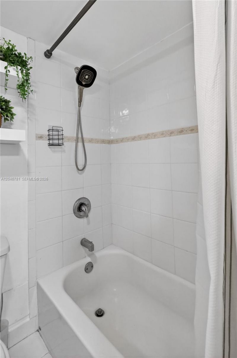 3401 N Country Club Dr , Unit 109, Aventura, FL 33180 Photo