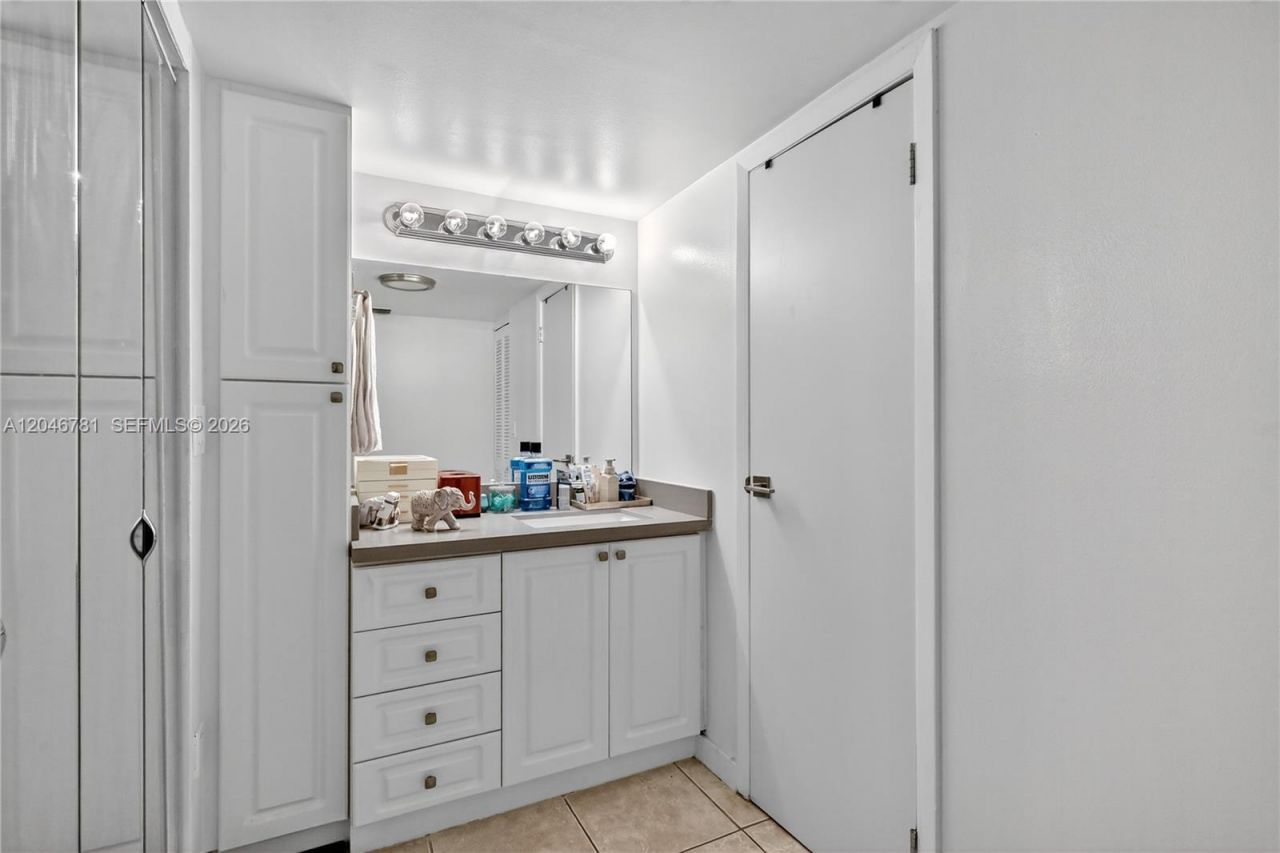 3401 N Country Club Dr , Unit 109, Aventura, FL 33180 Photo