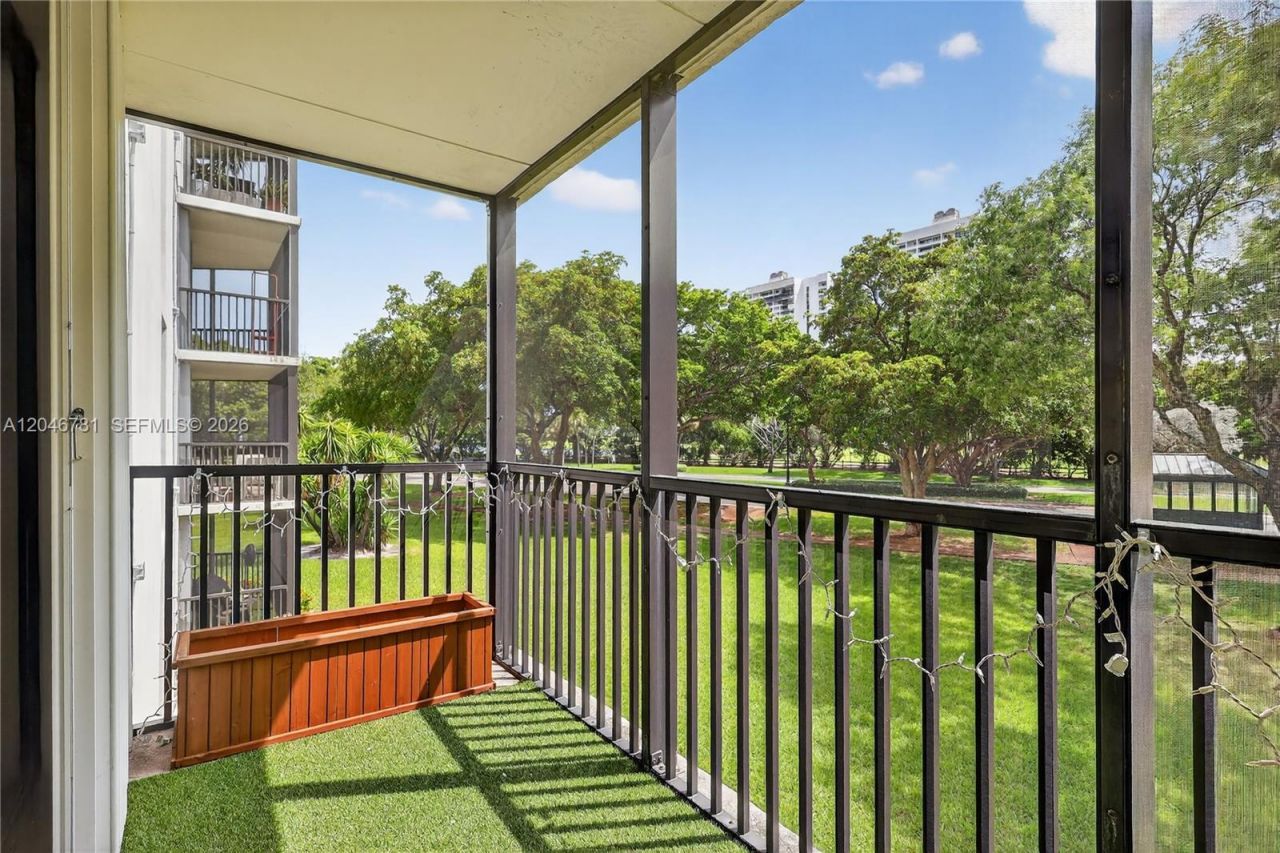 3401 N Country Club Dr , Unit 109, Aventura, FL 33180 Photo