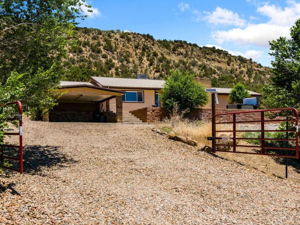 111 Rincon Loop Road , Tijeras, NM 87059