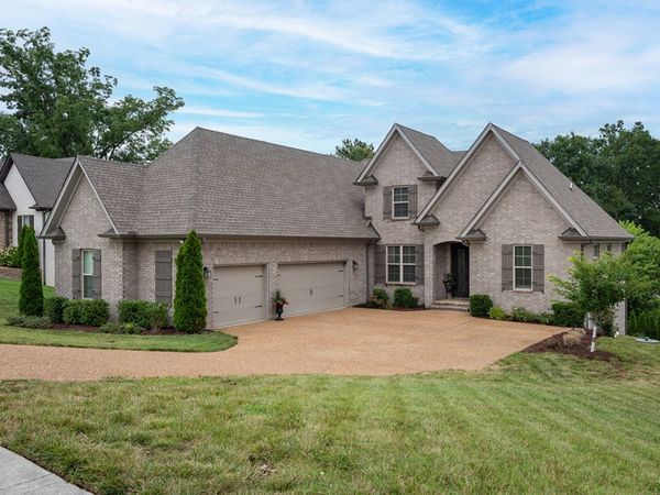 1110 Luxborough Dr, Hendersonville, TN 37075