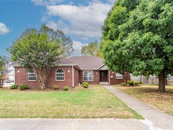 410 Julian Court, Siloam Springs, AR 72761