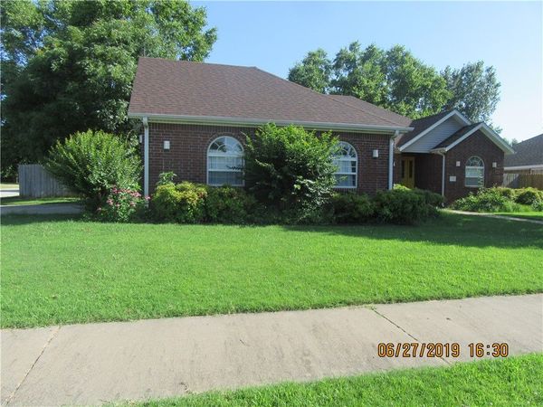 410 Julian Court , Siloam Springs, AR 72761