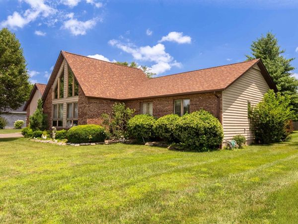 1403 MAGNOLIA Drive, Marion, IL 62959