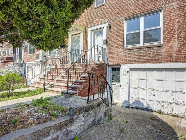53-21 194 Street , Fresh Meadows, NY 11365