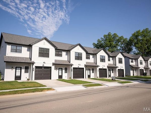 100 Copper Oaks Court , Mascoutah, IL 62258