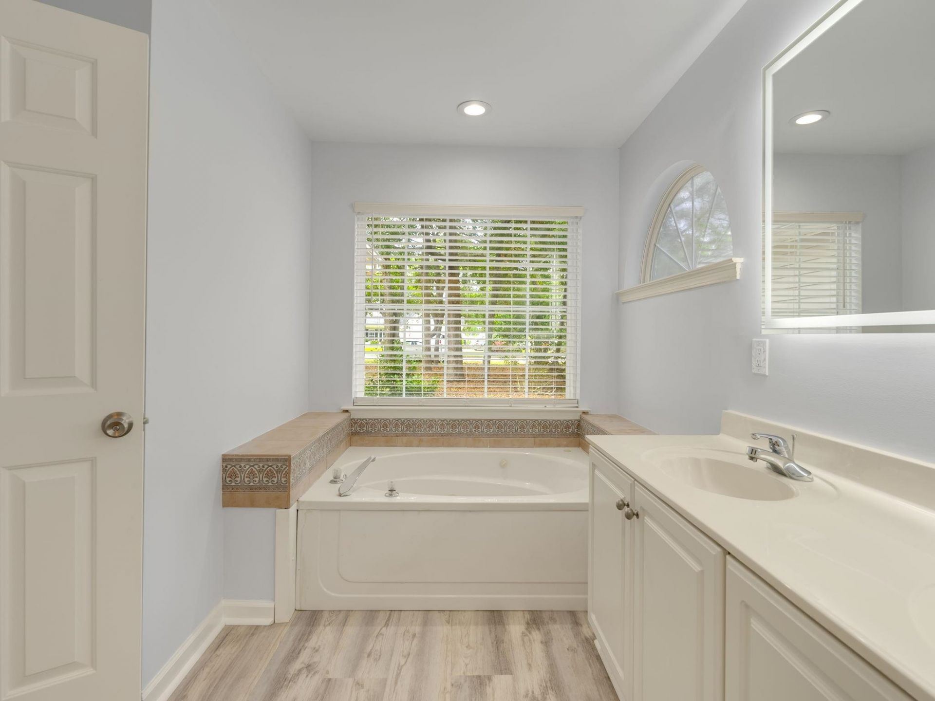 389 Springfield Dr. Photo 13