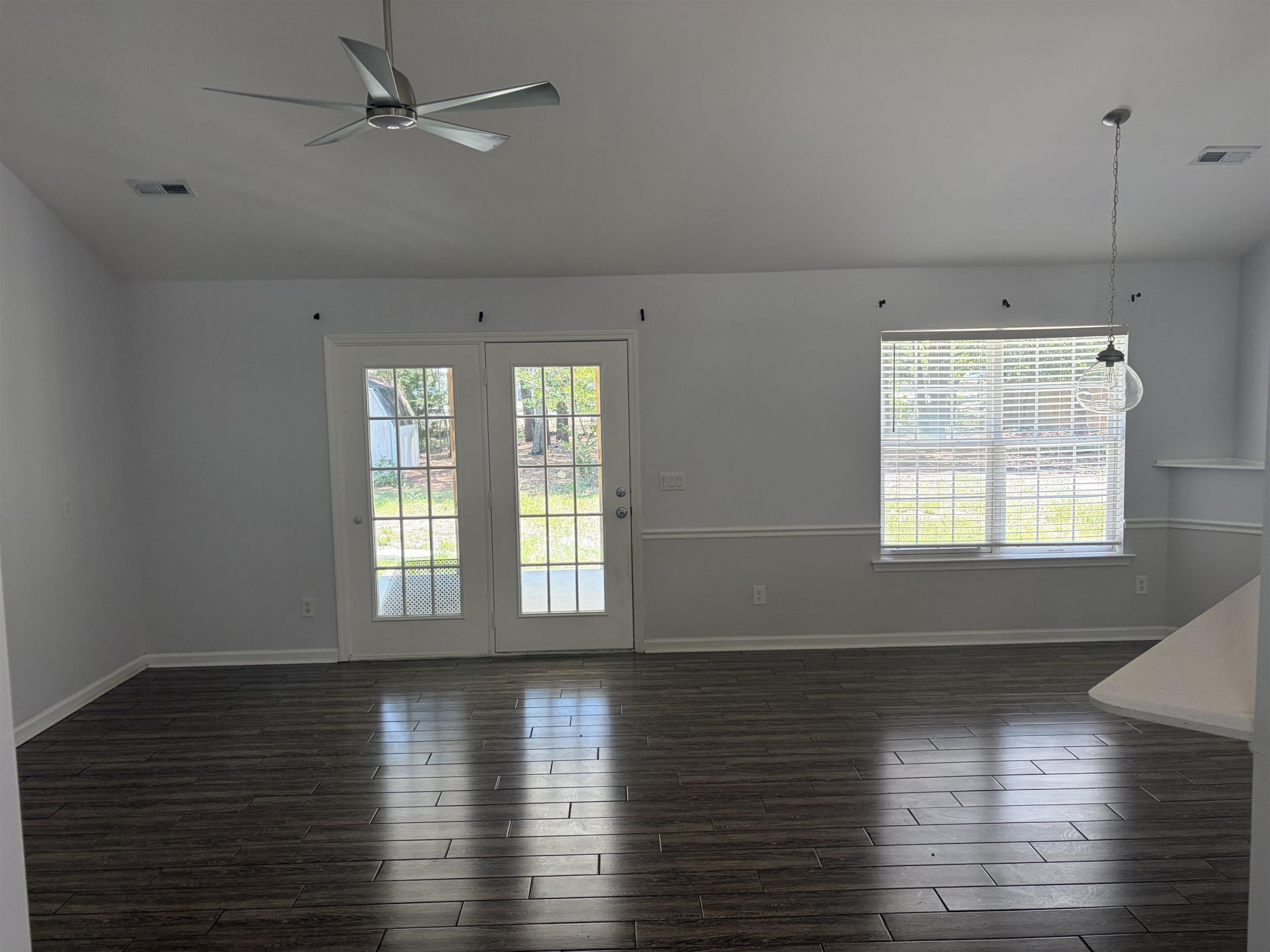 389 Springfield Dr. Photo 7