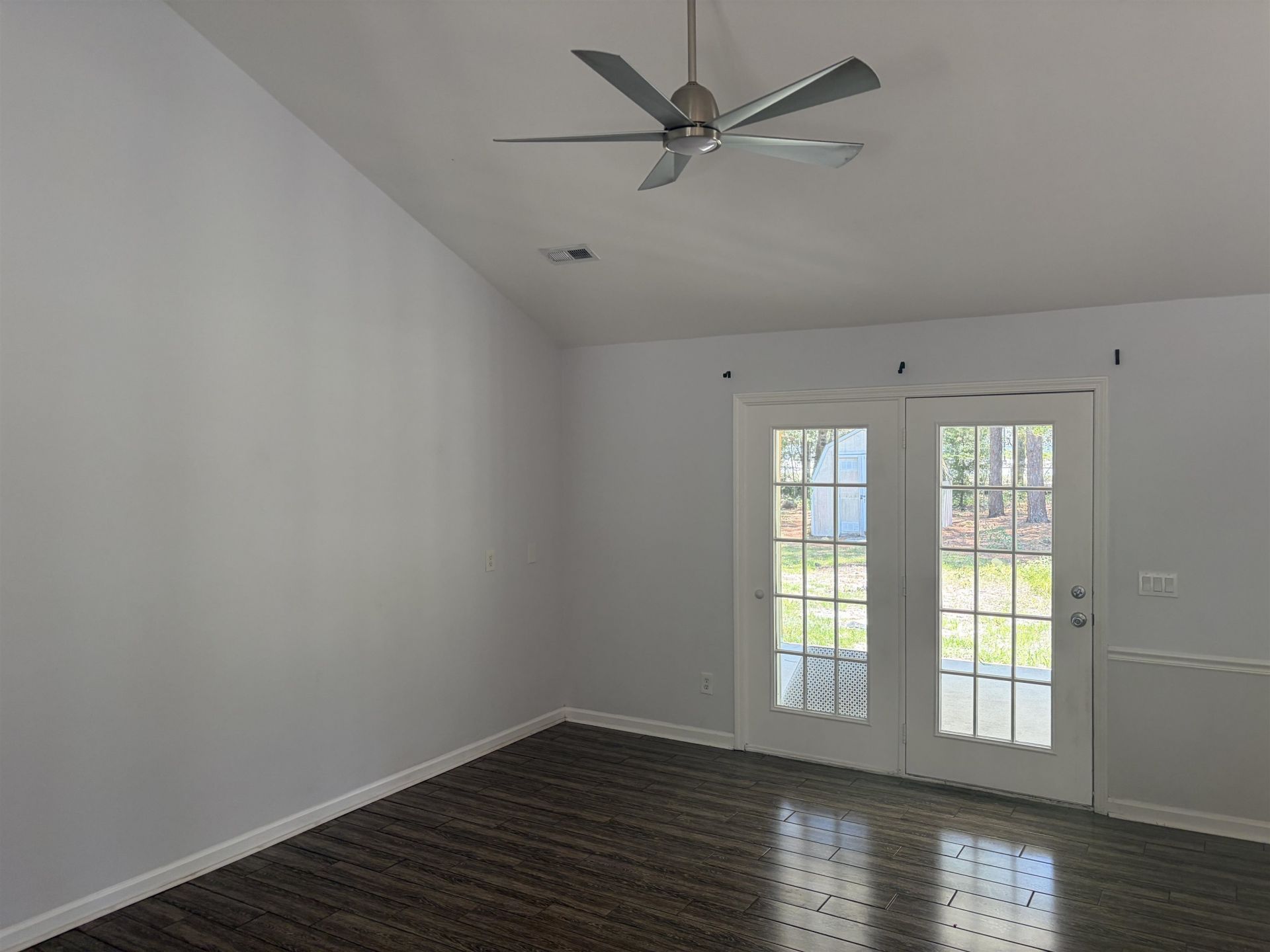 389 Springfield Dr. Photo 8