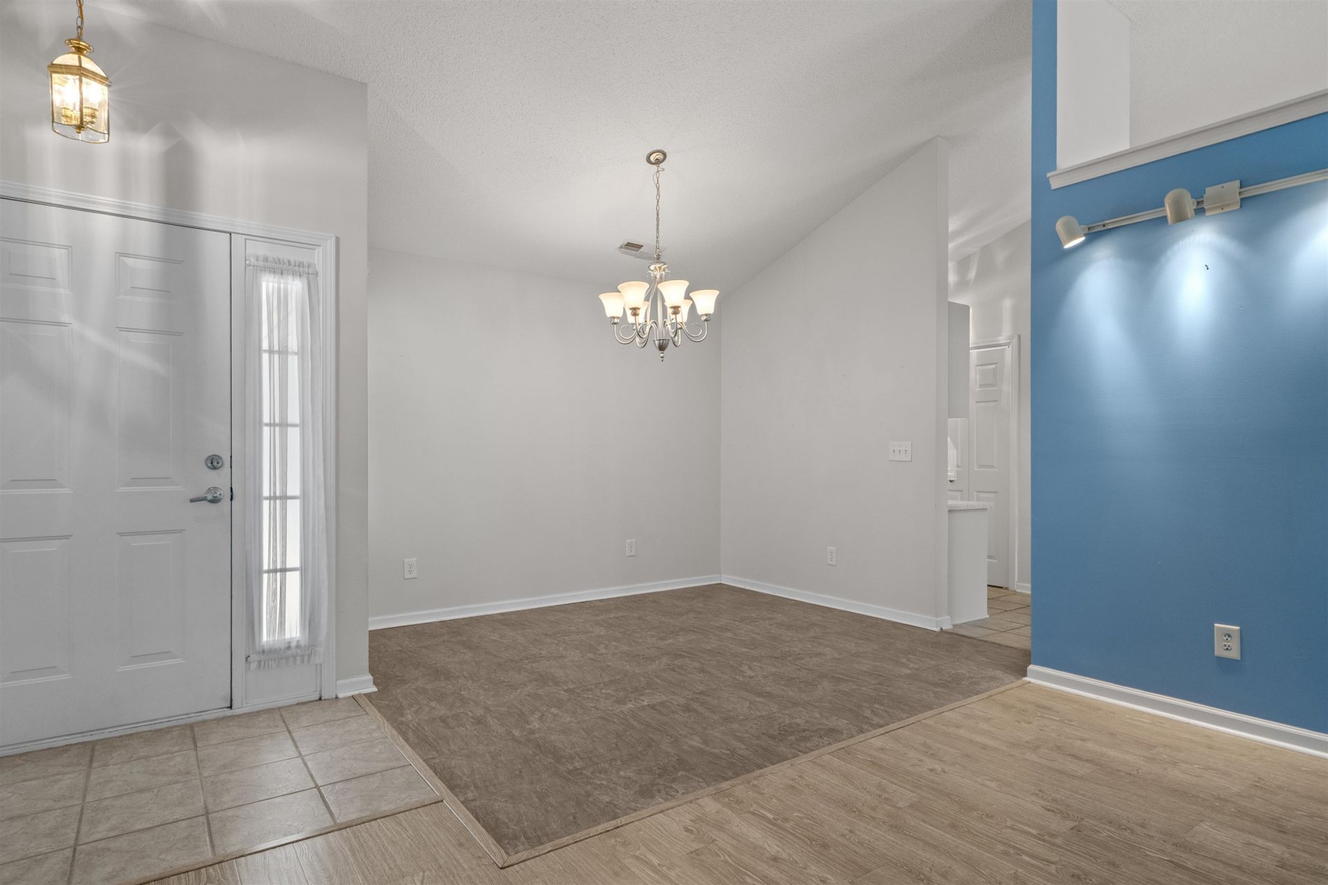 226 Lynco Ln. Photo 10