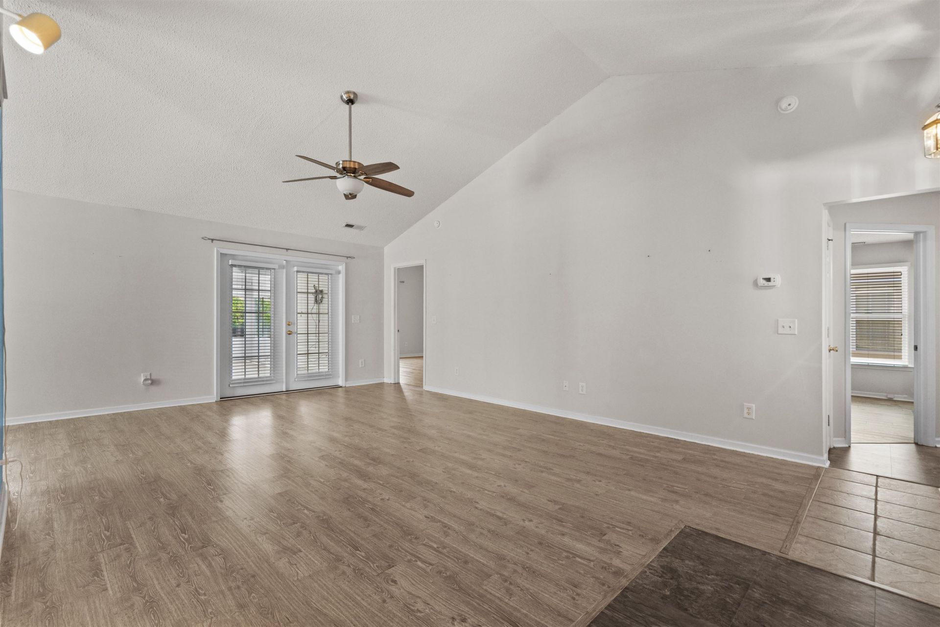 226 Lynco Ln. Photo 11