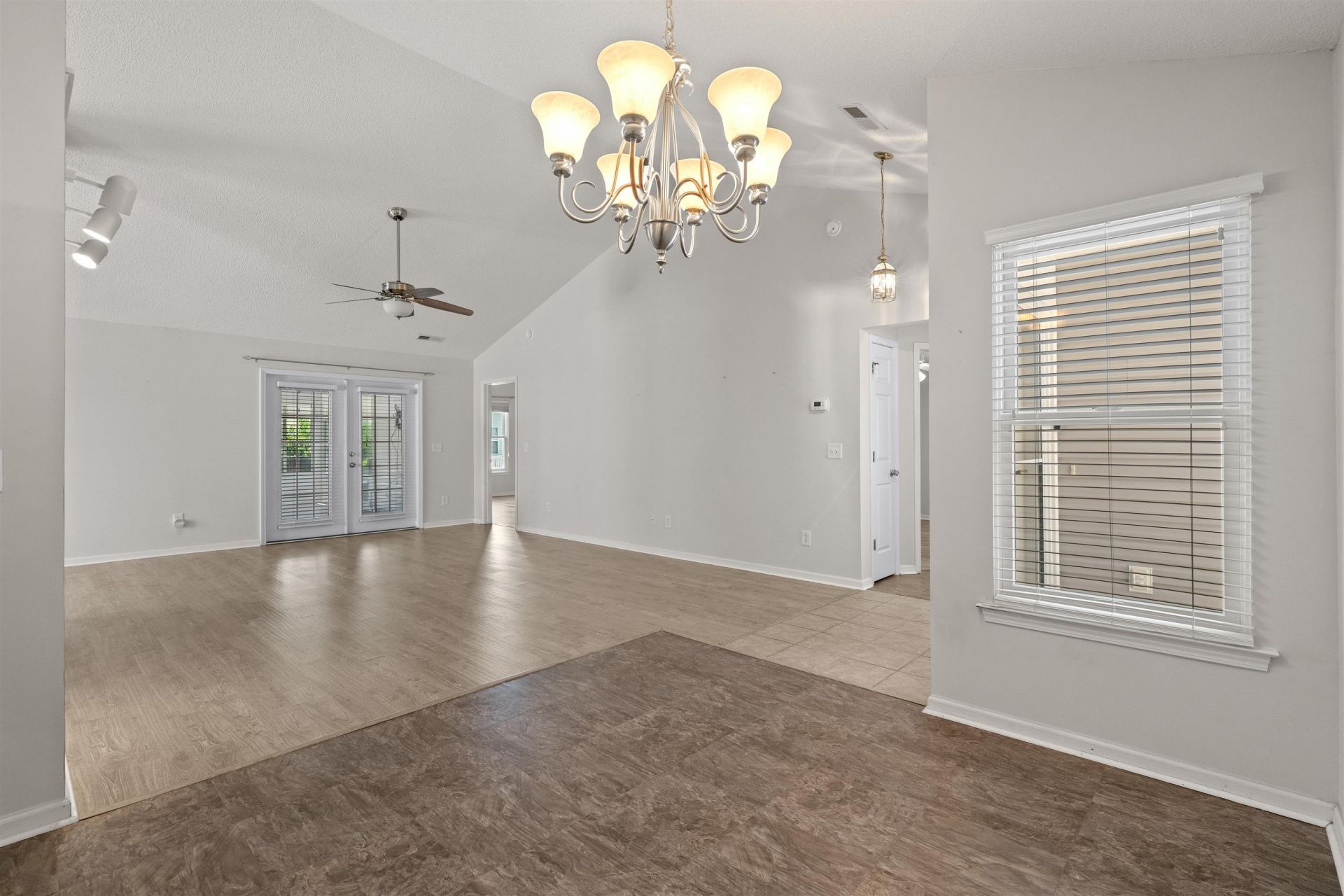 226 Lynco Ln. Photo 13