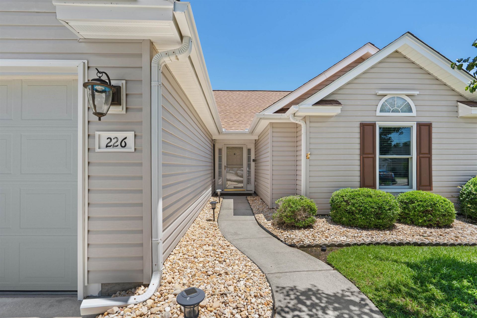 226 Lynco Ln. Photo 2