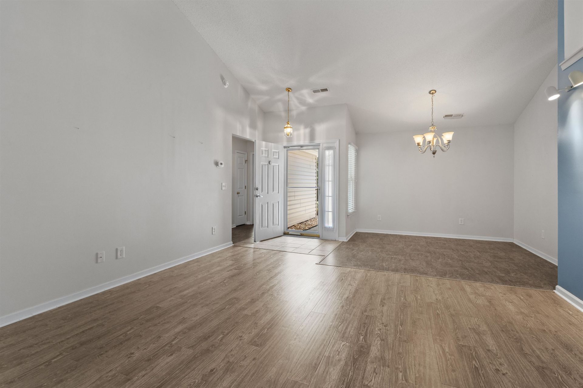 226 Lynco Ln. Photo 7