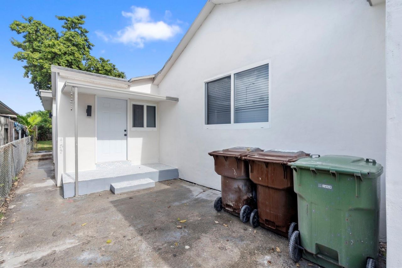 865 SE 12th Street, Unit A, Hialeah, FL 33010 Photo