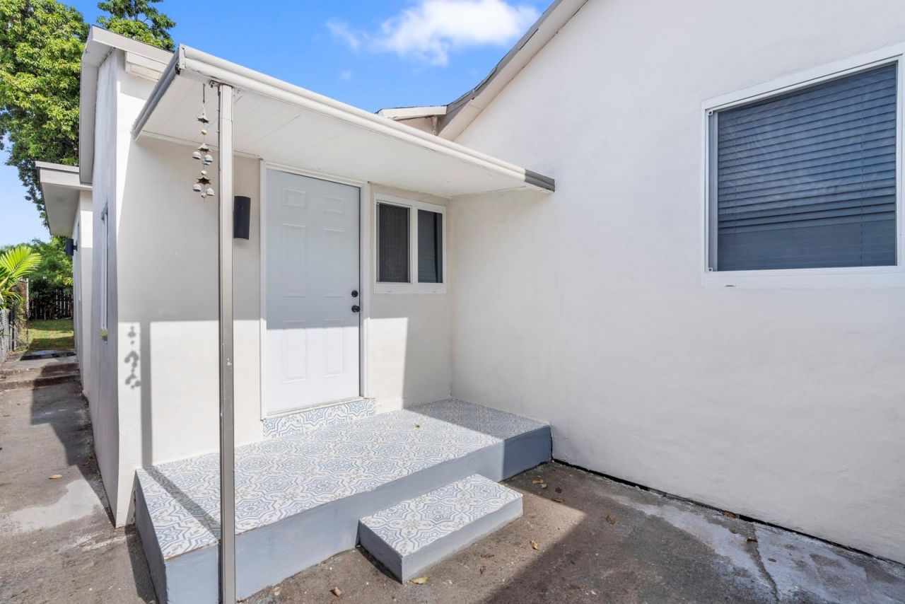865 SE 12th Street, Unit A, Hialeah, FL 33010 Photo