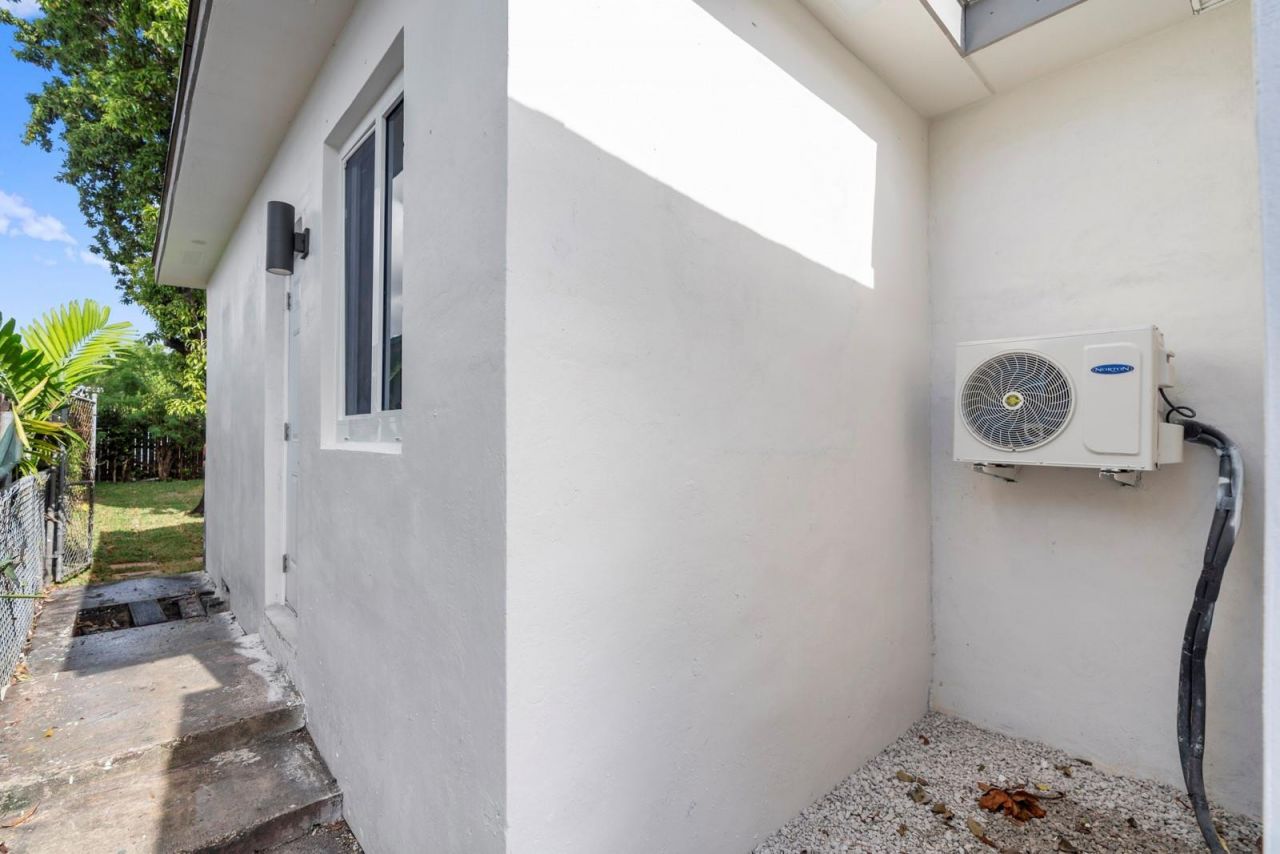 865 SE 12th Street, Unit A, Hialeah, FL 33010 Photo
