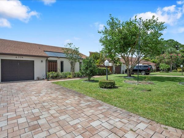 6774 Wheaton Lane, Lake Worth, FL 33467