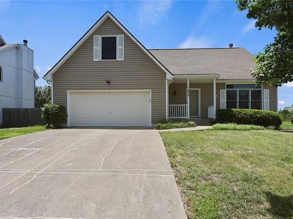 1400 SW Pacific Drive, Lee's Summit, MO 64081
