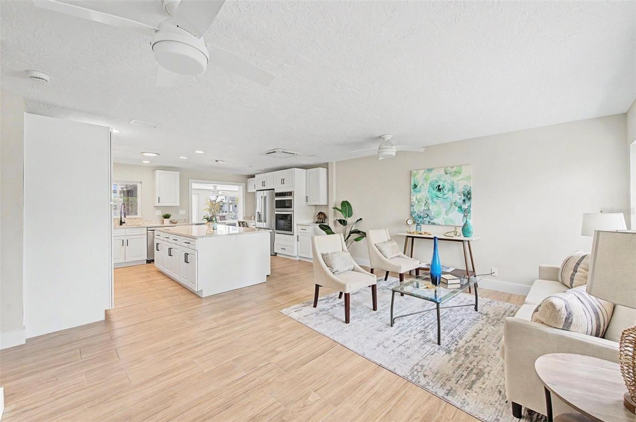 9472 Treasure Lane Ne, Saint Petersburg, FL 33702 Photo